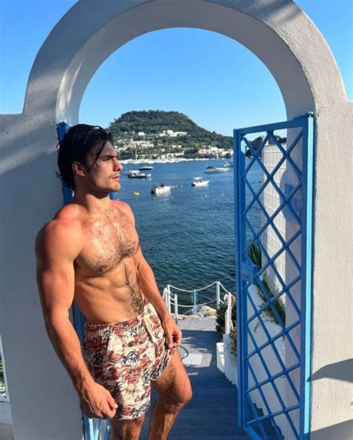 
Erik Miles Height, Weight, Net Worth, Age, Wiki, Who, Instagram, Biography 