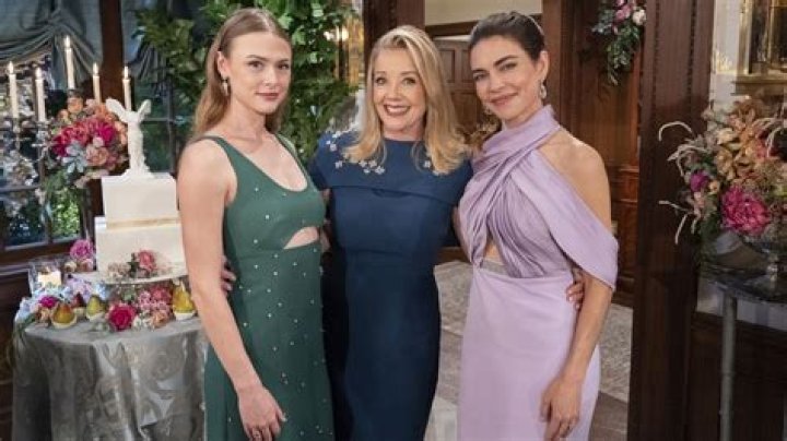 
Is Amelia Heinle Leaving Y&R, Where Is Going To Work? Details To Know 