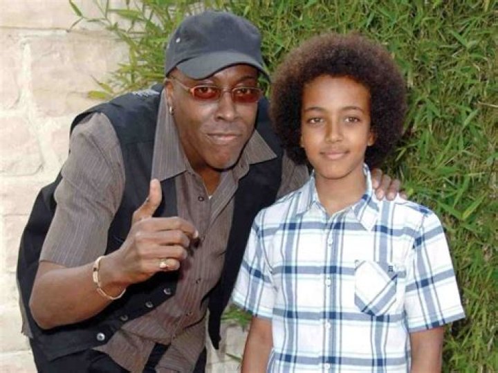 Is Arsenio Hall married to wife? Or Dating a Girlfriend?