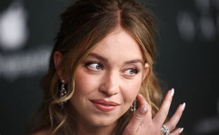 Is Sydney Sweeney Gay? Age, Height, Net Worth