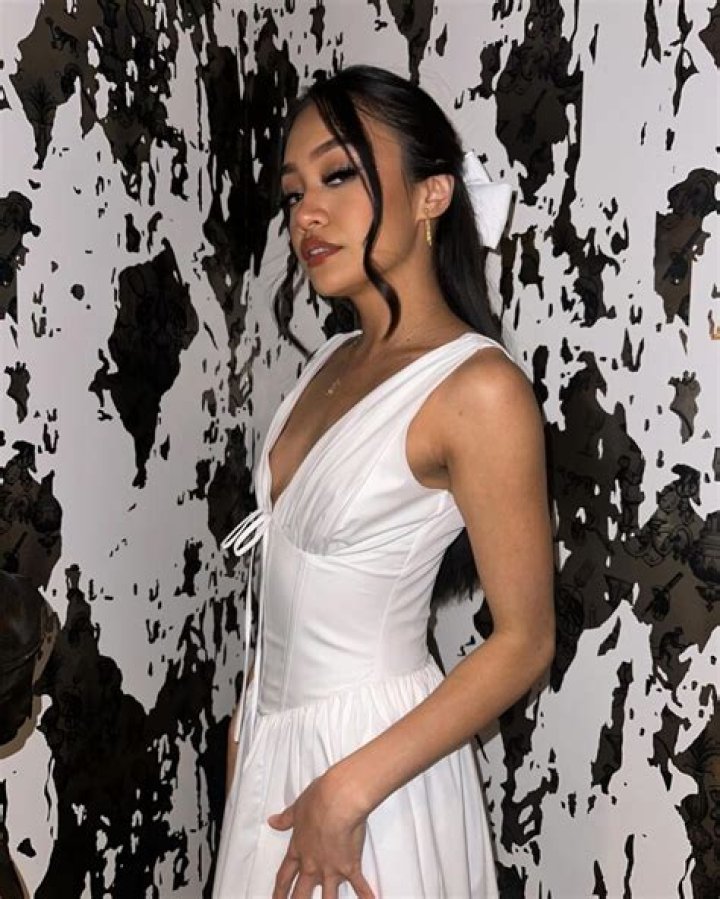 Kimiko Glenn Height, Weight, Net Worth, Age, Birthday, Wikipedia, Who, Nationality, Biography