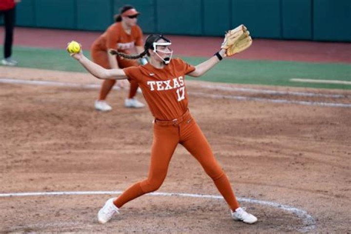 
Who Are Estelle Czech Parents? Facts To Know About Texas Softball Player 