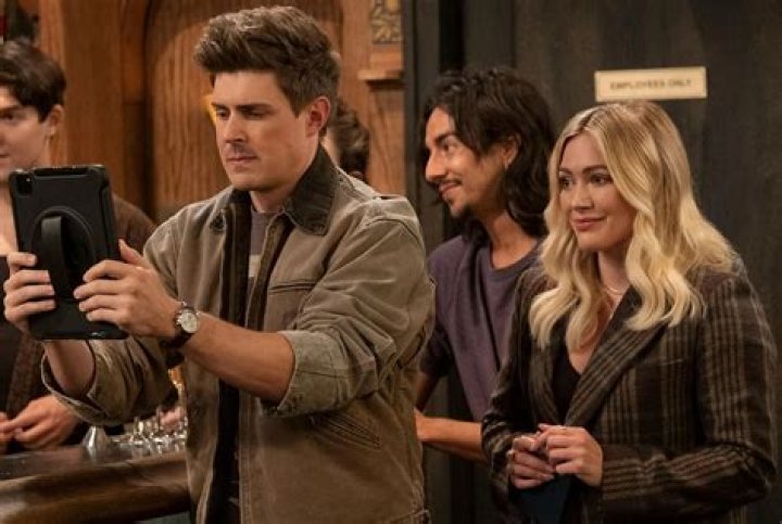 
Who Is Christopher Lowell From How I Met Your Father? Age Girlfriend And Family 